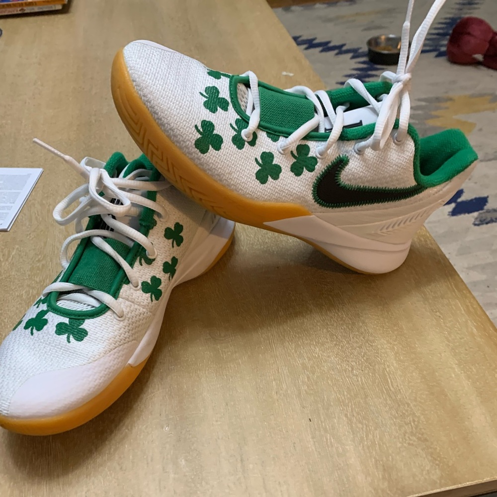 Nike Kyrie Flytrap 2 - White Green Gum - Celtics